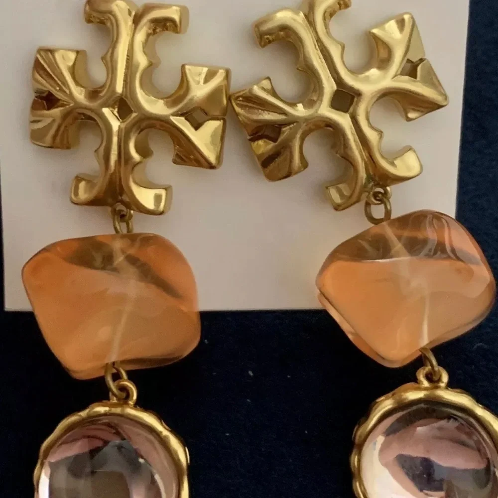 Designers Brands For Customers That Love To Wear Casual and Elegant Accessories;